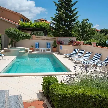 Family Friendly With A Swimming Pool Vinkuran, - 15736 公寓 *