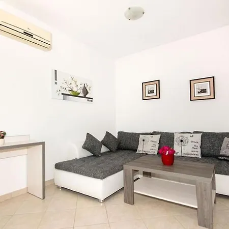 Family Friendly With A Swimming Pool Vinkuran, - 15736 * 普拉