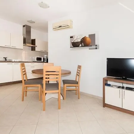 Family Friendly With A Swimming Pool Vinkuran, - 15736 Apartment Pula