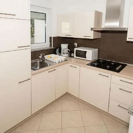 Family Friendly With A Swimming Pool Vinkuran, - 15736 * 普拉