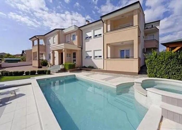 Apartment Family Friendly With A Swimming Pool Vinkuran, - 15736 *