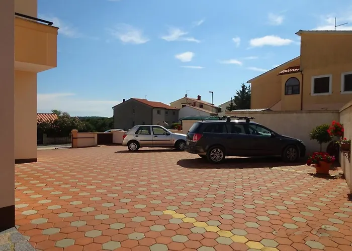 Family Friendly With A Swimming Pool Vinkuran, - 15736 Apartment *