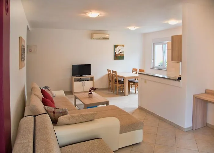 Family Friendly With A Swimming Pool Vinkuran, - 15736 Apartment Pula