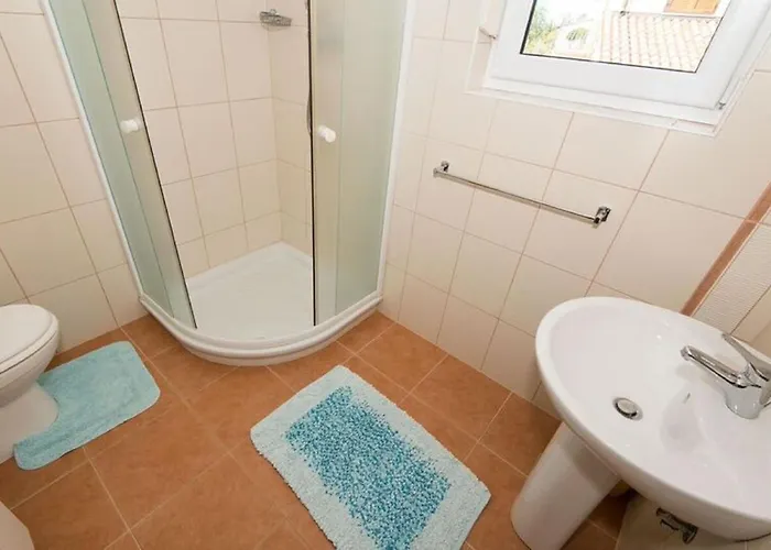 Apartment Family Friendly With A Swimming Pool Vinkuran, - 15736 *