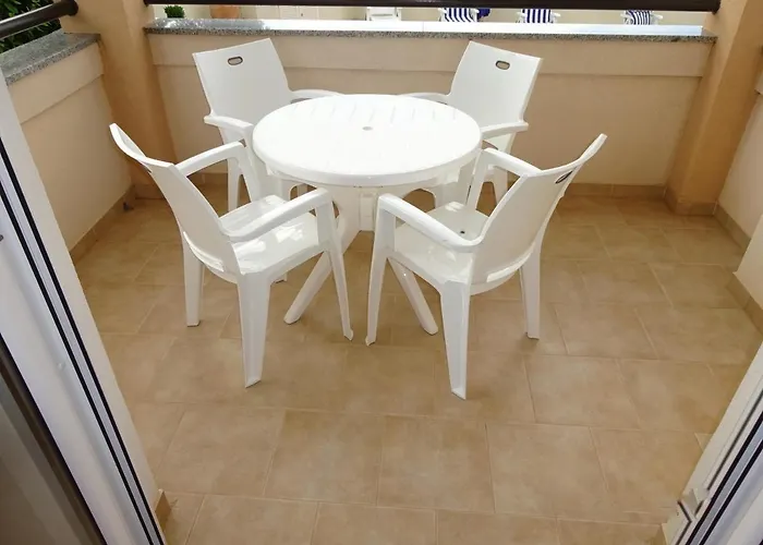 Apartment Family Friendly With A Swimming Pool Vinkuran, - 15736 Pula