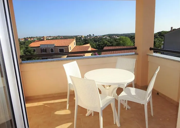 Apartment Family Friendly With A Swimming Pool Vinkuran, - 15736 Pula