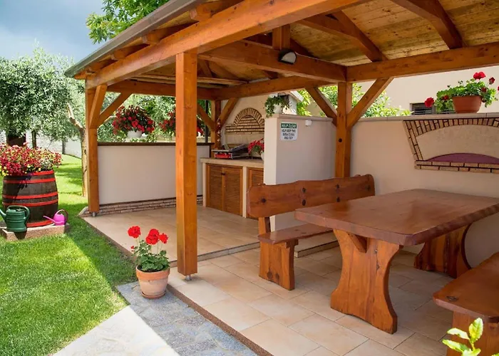 Apartment Family Friendly With A Swimming Pool Vinkuran, - 15736 Pula